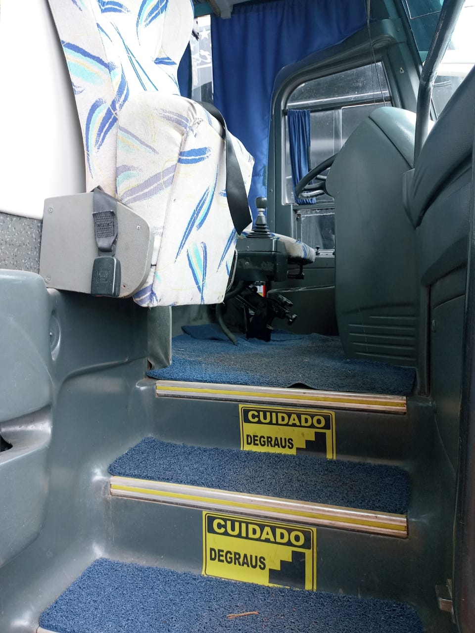 Ônibus executivo - 46 lugares